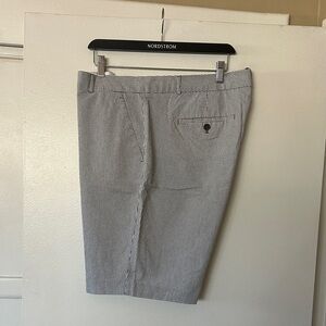 Banana Republic Women's Gray and White Seersucker Pinstriped Shorts. Size 18.